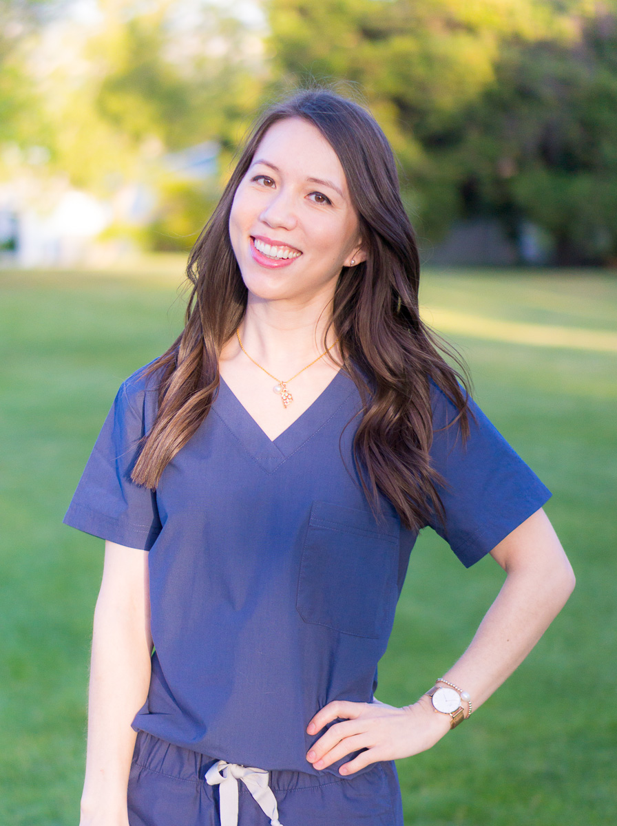 Healthcare Graduate Gift Ideas | Pharmacy student gift ideas | Medical student gift ideas | Nursing student gift ideas | Doctor gift ideas | Medelita Scrubs | Medelita white coat | best female fitted white coat for doctors physicians PA NP | ERKA stethoscope review | Medelita Baltic blue scrubs